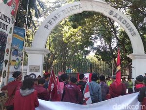 Soroti Korupsi, Mahasiswa Desak Pemkot Bandung Evaluasi PD Pasar