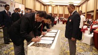 Dalam upacara pelantikan ini, hadir juga perwakilan dari Komisi Pemberantasan Korupsi (KPK), Pahala Nainggolan, deputi pencegahan KPK.