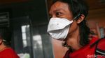 Massa Bermasker Hadiri Sidang Gugatan Polusi Udara Jakarta