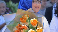 Wanita 51 tahun ini punya lebih dari 24.000 followers Instagram. Ade sering mengunggah foto-foto aktivitas kerjanya di media sosial ini. Foto: Instagram ademunawarohyasin