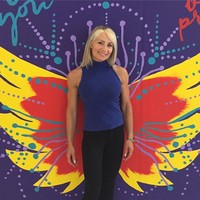 Saya menjadi begitu tertarik untuk belajar lebih banyak, jadi saya terus membaca buku dan majalah tentang latihan beban dan binaraga, cerita Lynda. Foto: Instagram @lyndajager