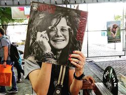 Ketika Album Vinyl Bersatu dengan Dunia Nyata