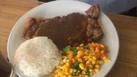 Makan steak juga belum lengkap dengan tambahan nasi hangat. Dijamin langsung bikin kenyang. Foto: Istimewa
