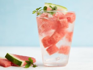 7 Minuman Rendah Kalori yang Sehat dan Cocok untuk Diet