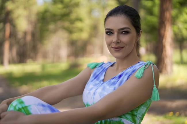 Kami dijanjikan kontrak bersama Revlon dan kontrak denbgan Wilhelmina (agensi model). Ketika aku bertemu Revlon, mereka mengatakan bahwa tidak pernah berencana menjadikan pemenang atau siapa pun untuk tampil di iklan. Mereka menjadikanku model untuk kelas makeup, hanya karena sesuai perjanjian kontrak. Aku kecewa, tapi merasa bersyukur untuk US$ 15 ribu (Rp 200 jutaan), ungkapnya pada blog pribadinya pada 2017 silam. (Foto: Instagram)