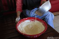 Di Lembang Ngopi Makin Asyik Ditemani Donat Susu