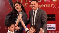 Sissy Prescilla dan Rifat Sungkar juga turut mengajak dua jagoannya itu. Pool/Noel/detikFoto.
