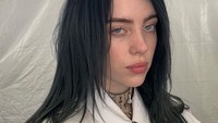 Billie Eilish mengungkapkan apa yang terjadi di balik penampilannya yang jadi sorotan itu. Dok. Instagram/billieeilish