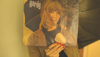 Album kepunyaan Françoise Hardy. Foto: Hidreley via Sina Mobile