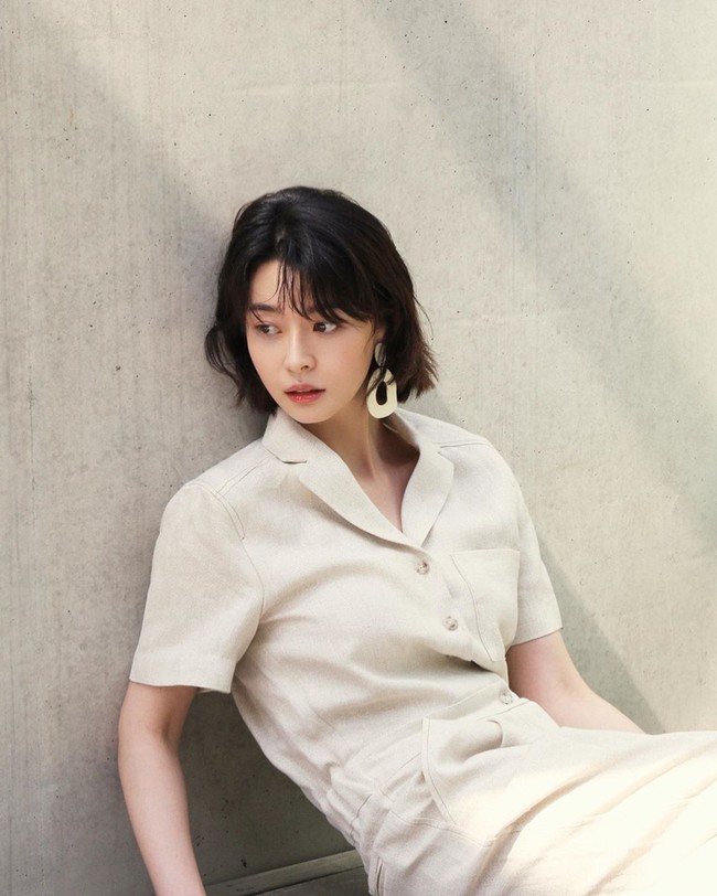 Tak hanya berbakat dalam dunia tarik suara, Nara juga memiliki bakat akting yang sangat baik dan berhasil mendapatkan pujian dari banyak orang untuk kualitas aktingnya. Foto: dok. Instagram @hv_nara