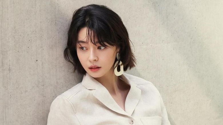 Kwong Nara dan Lee Jong Suk. Foto: dok. Instagram @hv_nara Kwong Nara dan Lee Jong Suk. Foto: dok. Instagram @hv_nara