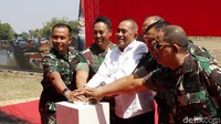 Menteri Pertahanan (Menhan) Ryamizard Ryacudu meresmikan grounbreaking fasilitas latihan pertempuran kota (Faslat Purkota) di Pusdiklatpassus, Batujajar, Kabupaten Bandung Barat, Kamis (1/8/2019).