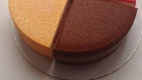 Kalau potongan kue yang satu ini, punya bentuk dan ukuran yang sama. Dari kejauhan, kue ini lebih cocok seperti pajangan. Foto: Buzzfeed