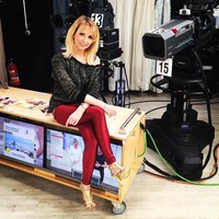 Tangan harus punya garis yang lurus, tidak ada luka, tidak ada noda, tidak ada jari yang bengkok, tidak ada jari yang tergores, tidak ada ujung kuku yang gompal, dan tangan yang proporsinya sangat bagus. Kamu harus punya tangan yang sangat cantik, aku ingin tangan yang cantik, kamu harus punya kemampuan untuk berlatih, ujarnya. Foto: Instagram @ninataylorofficial