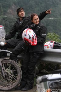 Darius Ajak Donna Keliling India Naik Motor
