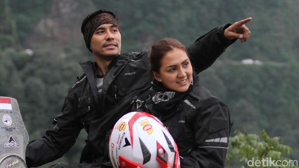 Darius Donna Jelajahi India Naik Motor Darius Donna Jelajahi India Naik Motor