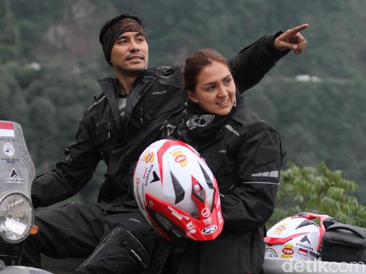 Darius Donna Jelajahi India Naik Motor