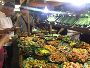 Nyam! Nasi Bakar Cakalang Suwir dan Risol Pedas di Lesehan di Blok M Square
