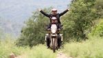 Darius Donna Jelajahi India Naik Motor
