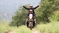 Keindahan alam di sepanjang perjalanan dikatakan Donna telah menghapus rasa khawatir pada lintasan berliku dan medan-medan off-road. Foto. Istimewa.