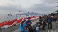 Sebelumnya pada Kamis (1/8) sudah dipecahkan Guinness World Record rantai manusia penyelam terpanjang di dunia dengan total 578 penyelam (Fitraya/detikcom)