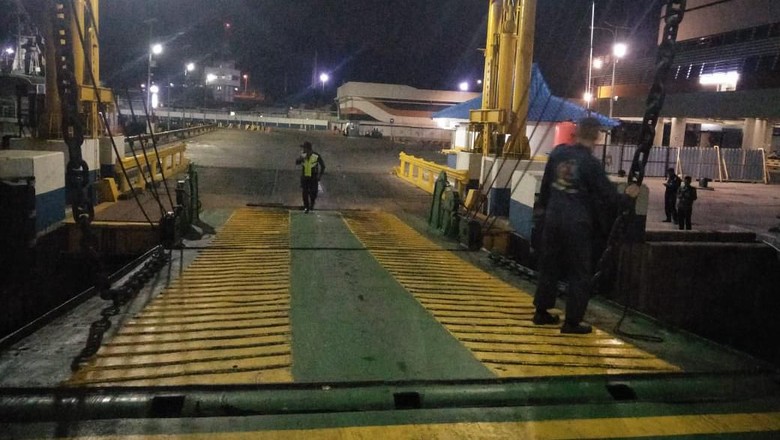 Ada Potensi Tsunami, Kegiatan di Pelabuhan Merak Tetap Normal Ada Potensi Tsunami, Kegiatan di Pelabuhan Merak Tetap Normal
