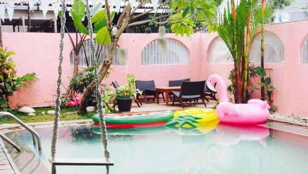 Cantik Banget! 10 Kafe ini Punya Warna Serba Pink