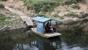 Jasa Penyeberangan Perahu Eretan Masih Diminati Warga