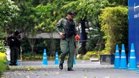Penemuan dua paket bom palsu itu sempat menimbulkan ketakutan tetapi aparat segera mengklarifikasi bahwa tak ada ancaman keamanan. Soe Zeya Tun/Reuters.