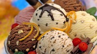 Taurus selalu memastikan makanannya istimewa. Termasuk es krim pilihan para Taurus yang senang menyantap es krim dengan banyak topping. Foto: iStock