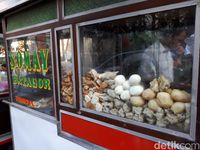 Ada Bakso Malang Ketupat dan Siomay Mantul di Dekat RS Mata Aini