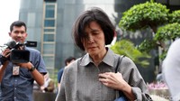 Sallywati Rahardja meninggalkan gedung KPK, Jakarta, usai menjalani pemeriksaan, Jumat (2/8/2019).