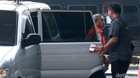 Jhonson Siburian tiba di gedung KPK untuk menjalani pemeriksaan.