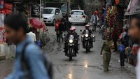 Pada hari pertama perjalanan Darius dan Donna harus menghabiskan jarak sekitar 175Km untuk menuju Narkanda. Selama perjalanan keduanya banyak menemui tantangan yang diakui cukup menggetarkan adrenalin. Foto. Istimewa.
