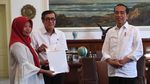 Ekspresi Baiq Nuril Saat Bertemu Jokowi