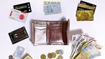 Begini Isi Dompet Orang dari 10 Negara Berbeda