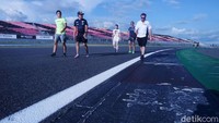 Trek di Korea International Circuit mempunyai suhu aspal yang tinggi. Hari ini nyaris 40 derajat.