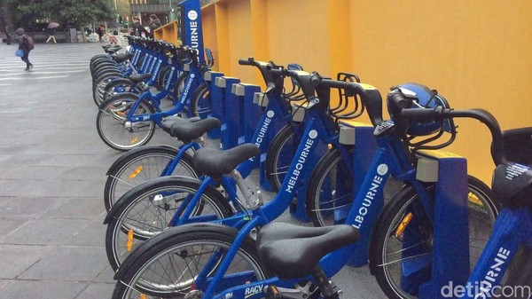 Melbourne Bike Share, sepeda ini bisa kita sewa lewat sebuah aplikasi. Bisa sewa seharian maupun bulanan. (Rahmayoga/detikcom) Melbourne Bike Share, sepeda ini bisa kita sewa lewat sebuah aplikasi. Bisa sewa seharian maupun bulanan. (Rahmayoga/detikcom)