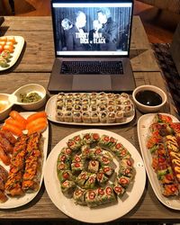 Ternyata Dwayne Johnson Punya Kebiasaan Makan Banyak di Malam hari