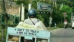 Gaya Pakai Bahasa Inggris, Gerobak Makanan Ini Justru Bikin Ngakak