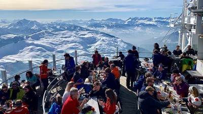 Brrr! Ini Le Panoramic, Resto di Atas Puncak Gunung Salju