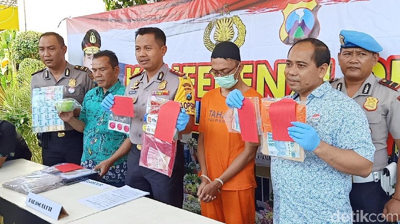 Panti Pijat di Kediri Digerebek Karena Tawarkan Threesome, Berapa Tarifnya? Panti Pijat di Kediri Digerebek Karena Tawarkan Threesome, Berapa Tarifnya?