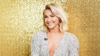 Julianne Hough menjadi perbincangan usai pengakuannya bahwa dirinya itu seorang LGBTQ dalam sebuah wawancara. Dok. Instagram/juleshough