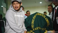 Isa menganggap Agung Hercules sebagai sahabat sekaligus mentor yang banyak membantunya. Pool/Noel/detikFoto.