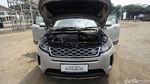 Range Rover Evoque Meluncur di Jakarta