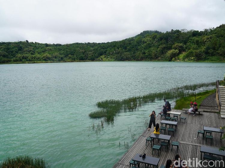 Foto: Danau Linow, Danau Tiga Warna Kebanggaan Warga Tomohon