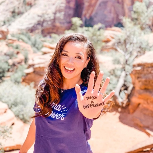 Aku ingat jelas hari aku membuat keputusan untuk memperbesar payudaraku. Aku tidak meneliti. Aku tidak pernah berpikir sebelumnya perlu atau menginginkannya. Tapi, ketika aku diberi tahu itu adalah sesuatu yang harus aku lakukan untuk menang, aku melakukannya. Tanpa pertanyaan. Sebagian diriku mati pada hari itu, imbuhnya. Foto: dok. Instagram