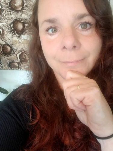 Kebiasaan Pakai Kuncir Rambut di Tangan, Syaraf Wanita Ini Rusak Permanen