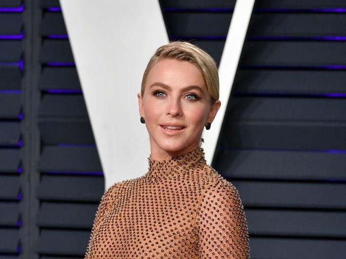 Julianne Hough NEW YORK, NEW YORK - MAY 13: Julianne Hough attends the People & Entertainment Weekly 2019 Upfronts at Union Park on May 13, 2019 in New York City. (Photo by Nicholas Hunt/Getty Images)
