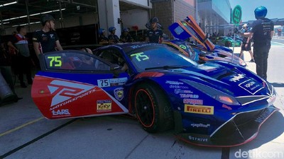 Potret Kesibukan Pit Rio Haryanto-David Tjipto pada Balapan di Korsel